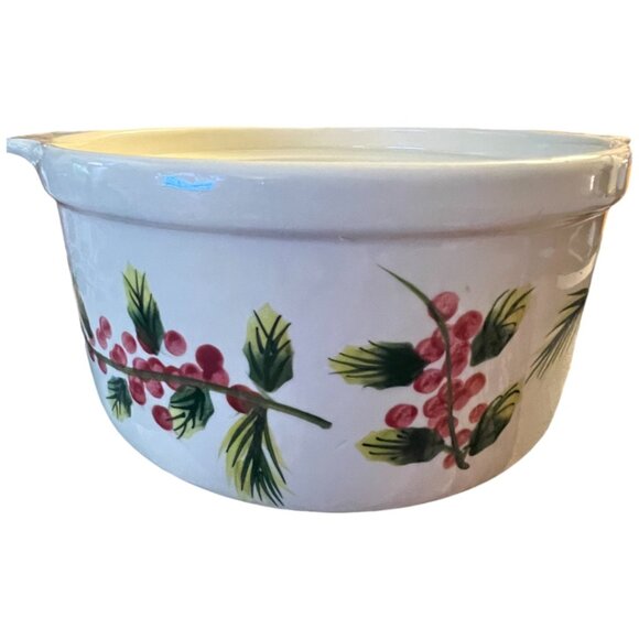 Wendover Lane Double-Handled Lidded Stoneware Baking Dish Holly 8" x 4" - Picture 10 of 16